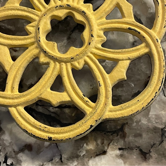 Trivet Antique Cast Iron Flower with Interlocking Circles Chippy Yellow Paint - Picture 3 of 6